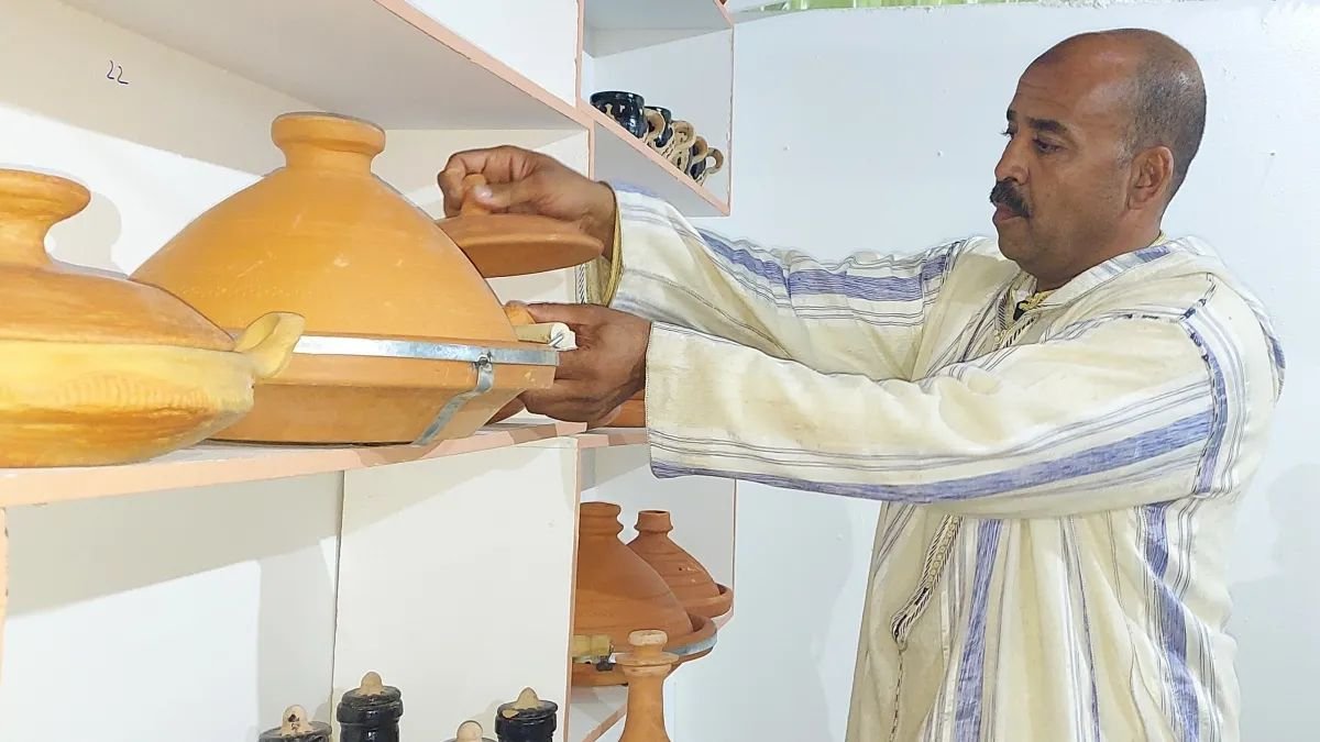 moroccan pottery artisan Meknès