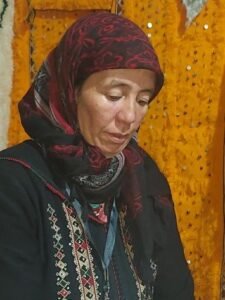 Sfia Otmani: The vibrant soul of Moroccan Weaving in the Atlas Mountains Moroccan weaving artisan atlas