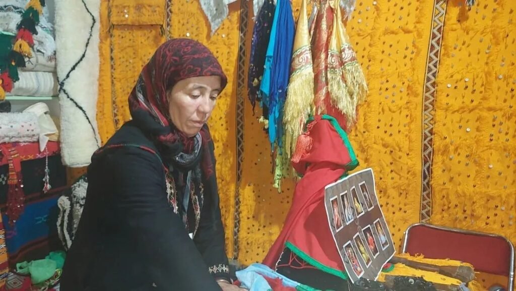 Sfia Otmani: The vibrant soul of Moroccan Weaving in the Atlas Mountains Moroccan weaving artisan