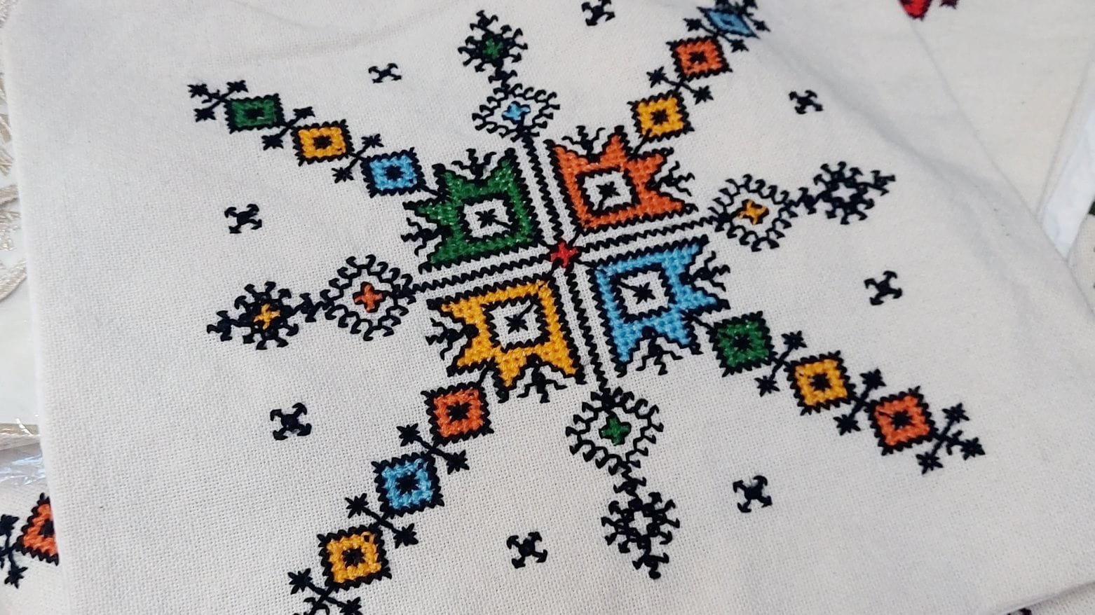 moroccan embroidery art