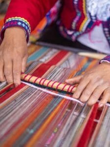 How Do Artisans Bring the Moroccan Berber Rug to Life? Moroccan Berber Rug loom